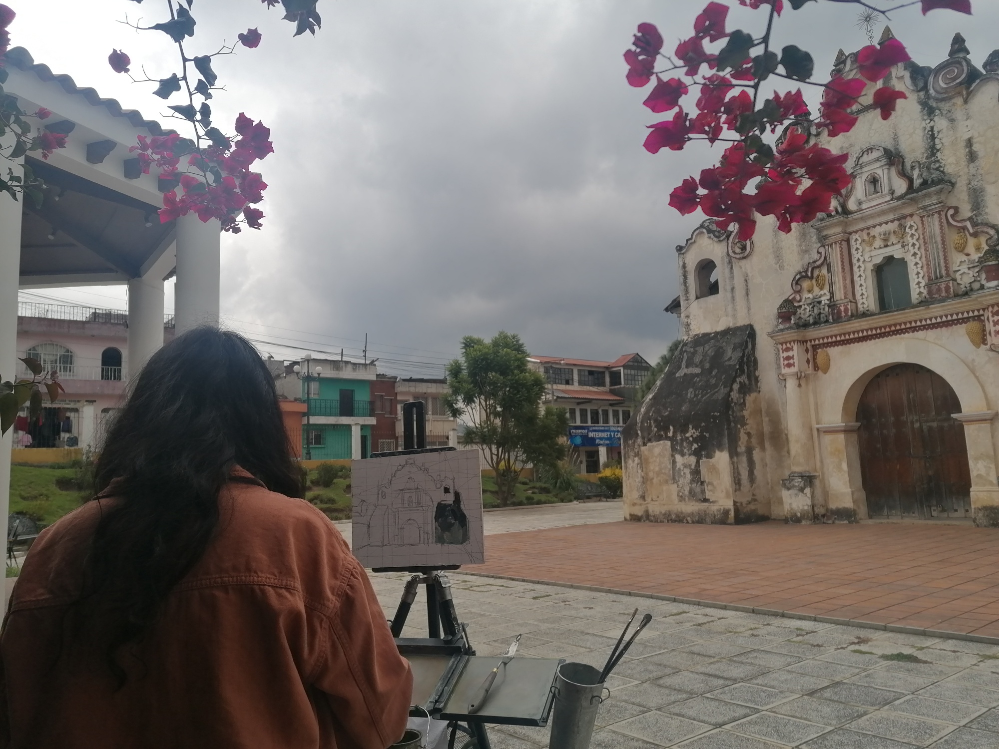 Turistas plasman en sus lienzos la belleza de la primera Iglesia construida  en Centro América. | Municipalidad de Salcajá